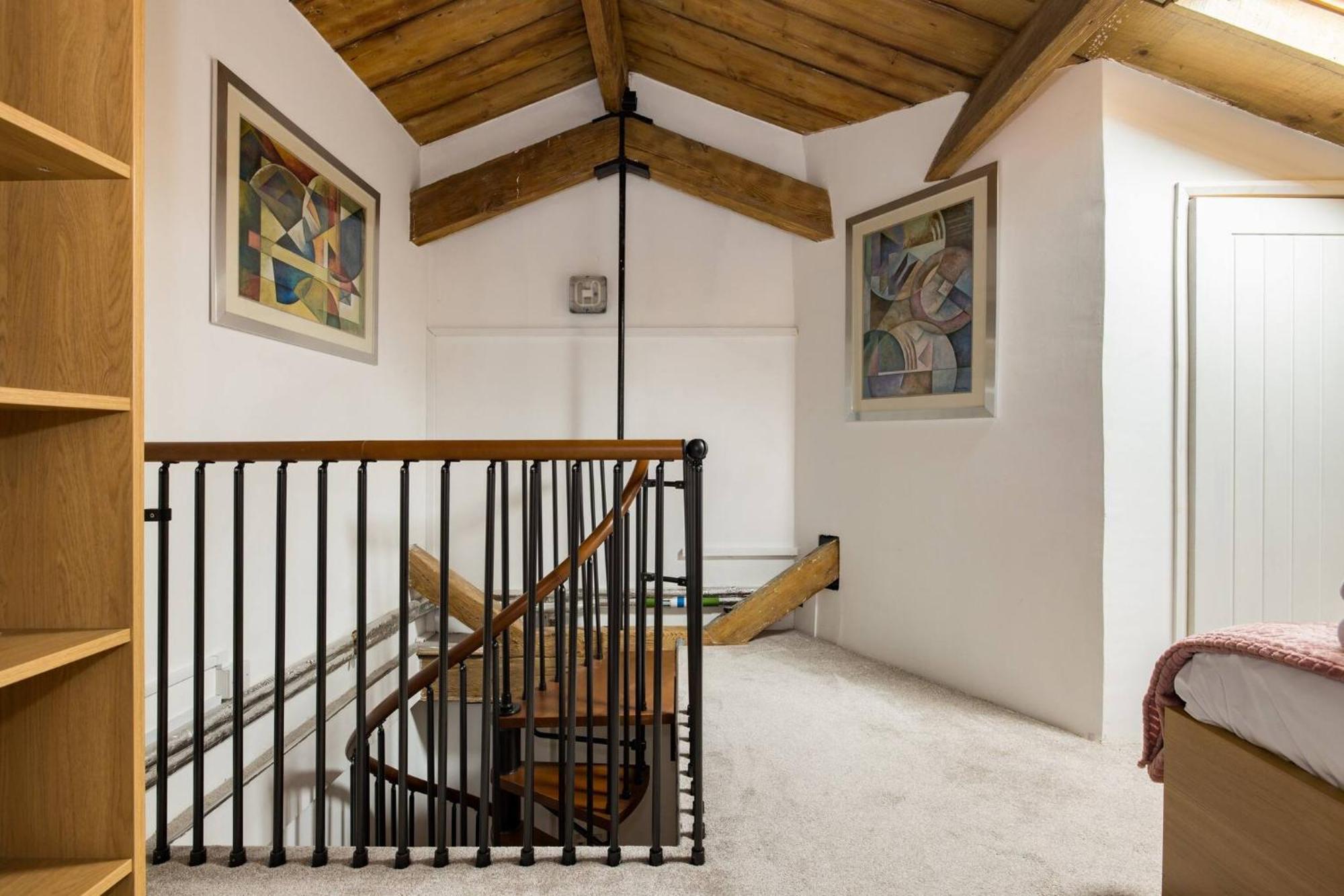 Wild Roses Serviced Apartments - Excel Warehouse 2 Londra Esterno foto