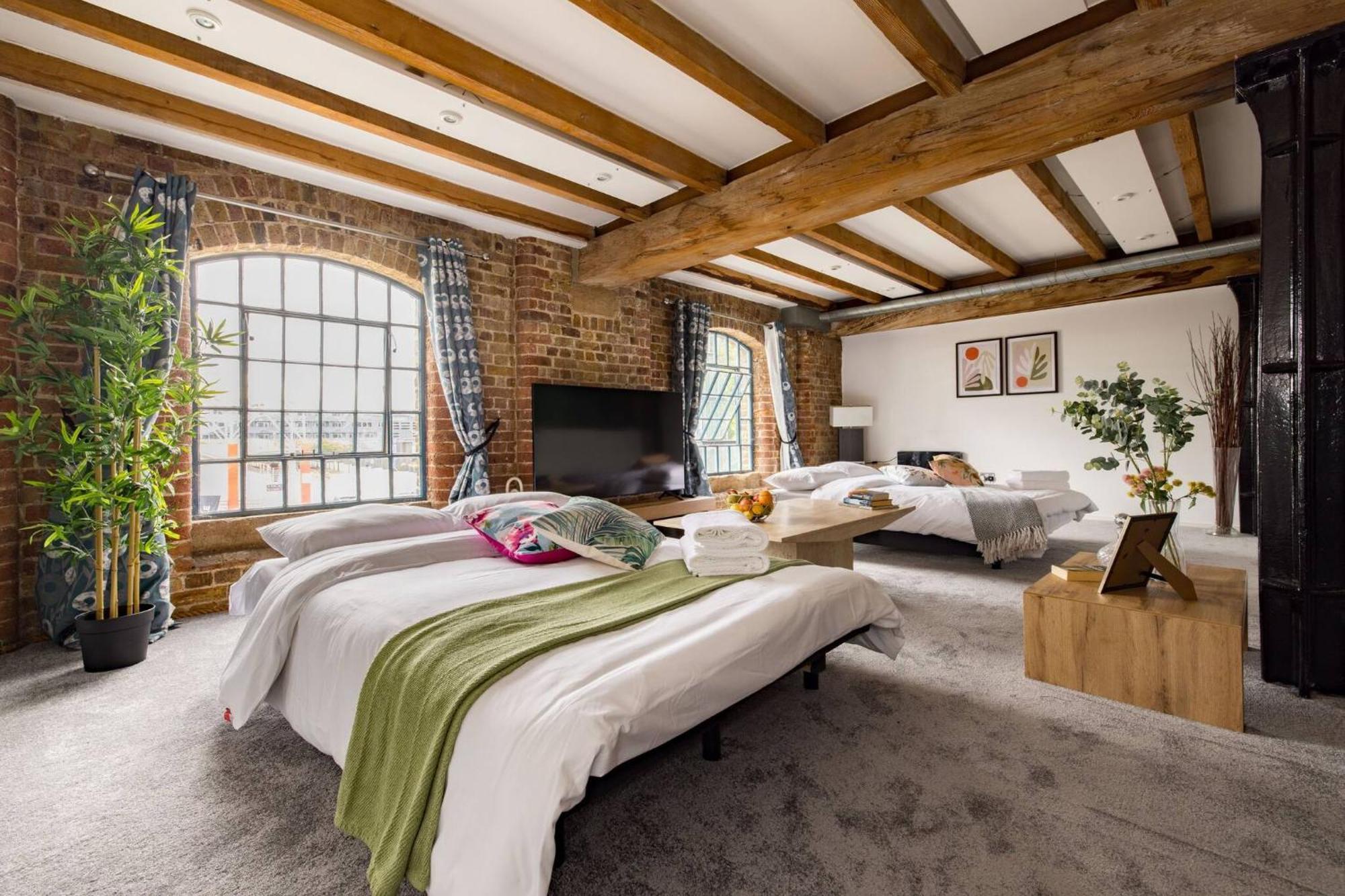 Wild Roses Serviced Apartments - Excel Warehouse 2 Londra Esterno foto