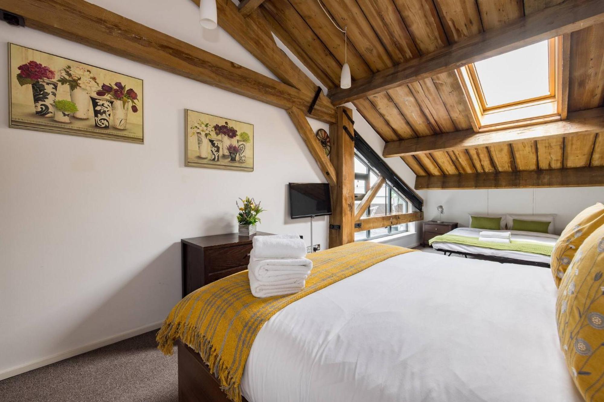 Wild Roses Serviced Apartments - Excel Warehouse 2 Londra Esterno foto